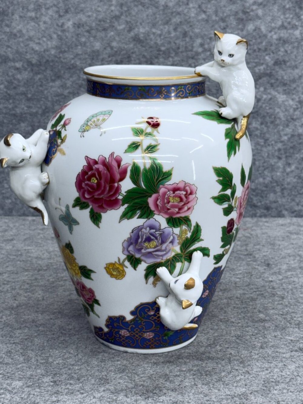 Vintage 1989 Franklin Mint "The Vase of the Imperial Cats" by Toshiharu Kitagawa